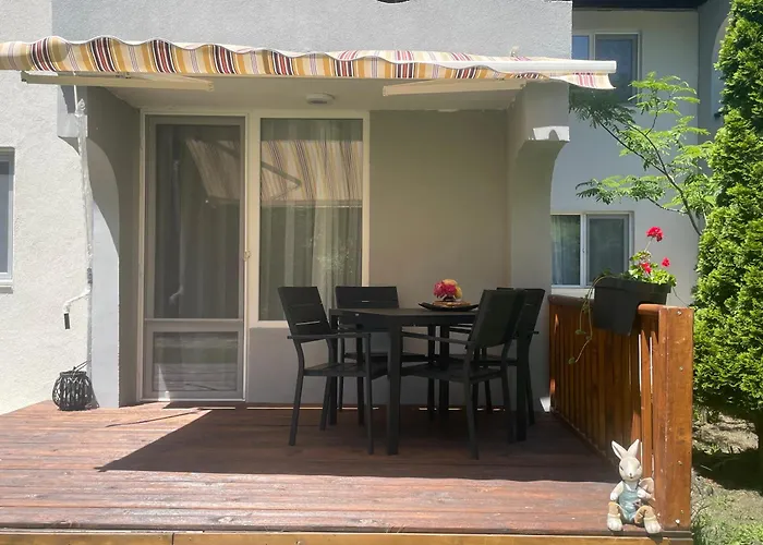 By Baza Academic アパート